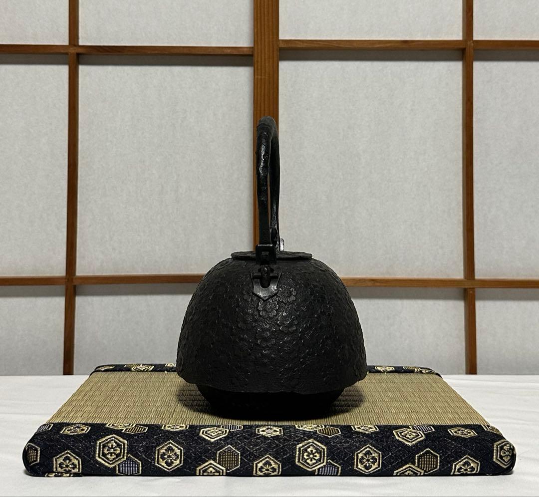 本番盛岡 薫山 南部鉄器 鉄瓶 南部型 桜小紋 1リットル 新品