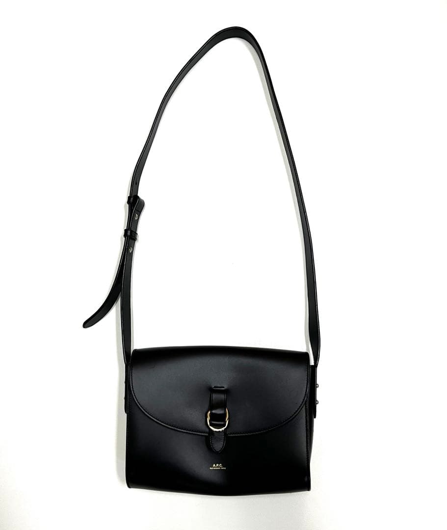 A.P.C. ブラックショルダーバッグ