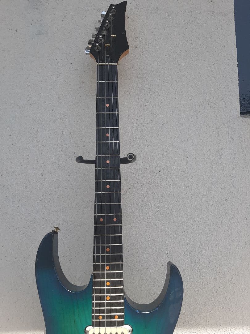 DIYストラトタイプギター24フレットSSHフロイドローズトレモロ