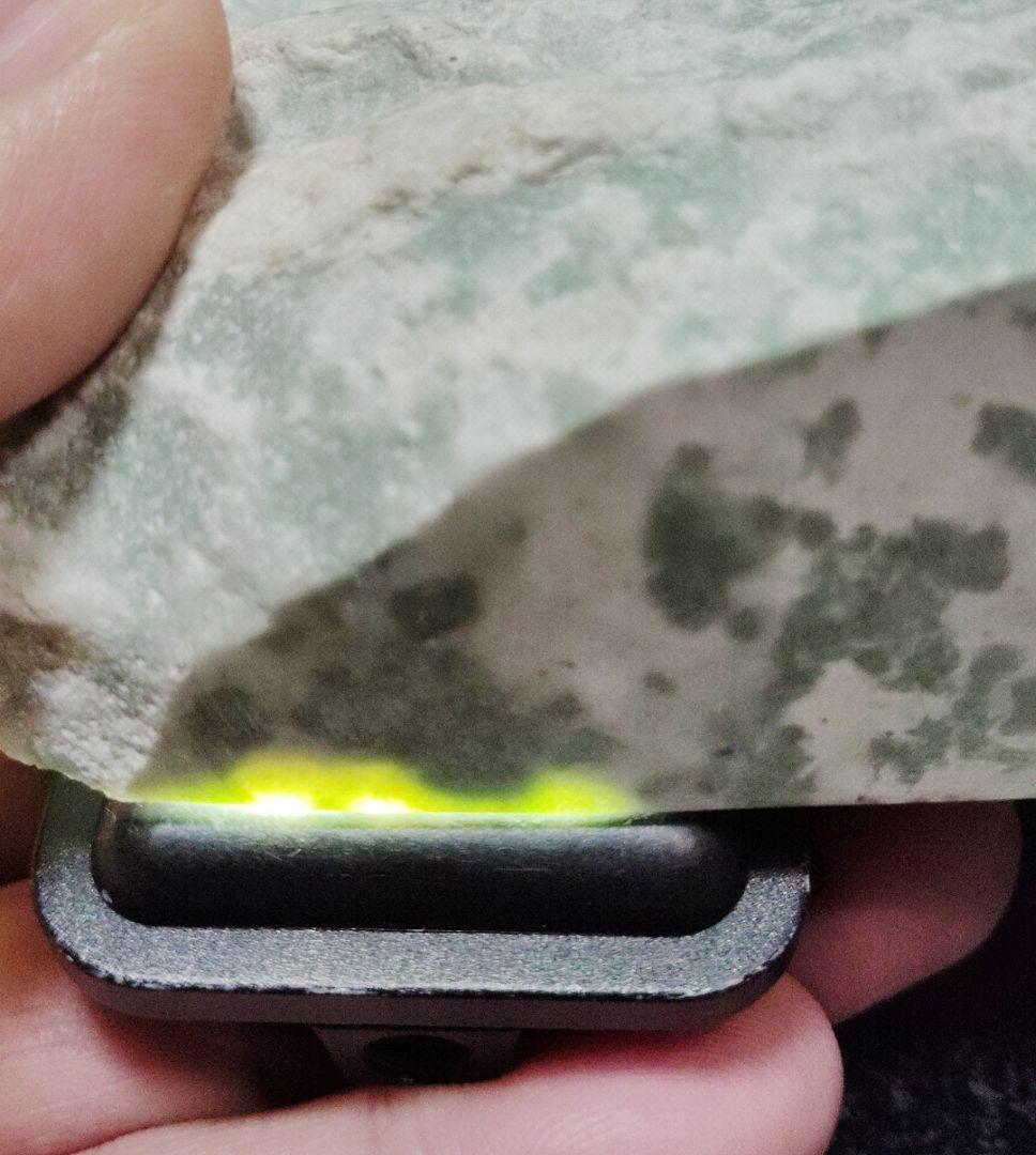 ☆翡翠原石☆糸魚川硬玉【横川・カット〜磨き❶1.1kg】