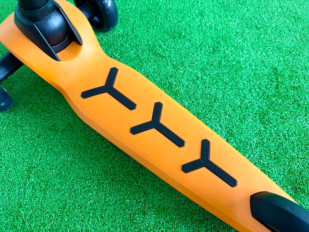 未使用品 ランボルギーニ 三輪キックスクーター｜着脱式シート付き・高