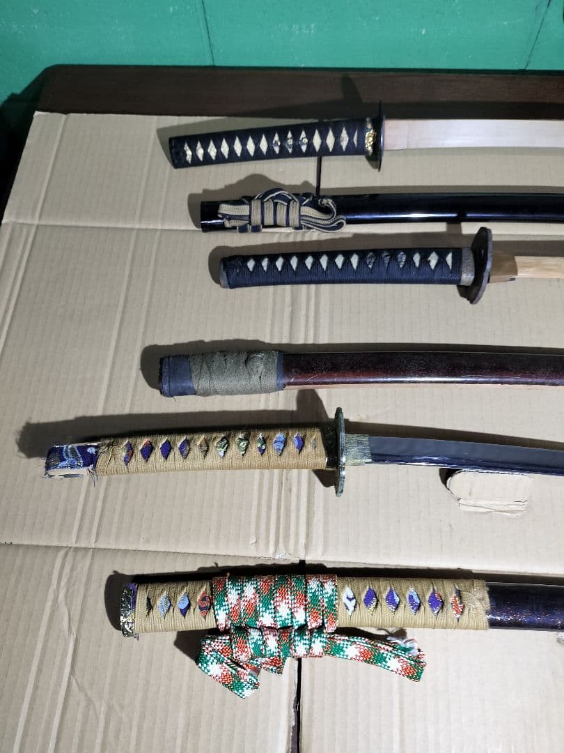 ◆まとめ出品！！◆模造刀3本　木製2本　まとめ売り！！