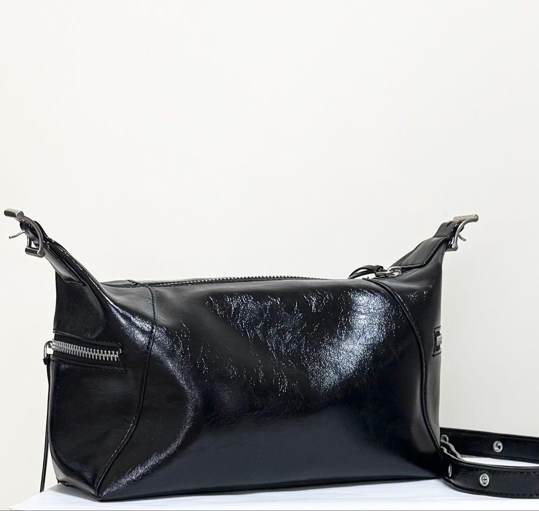 チャールズアンドキース ザイリア ホーボーバッグ ブラック