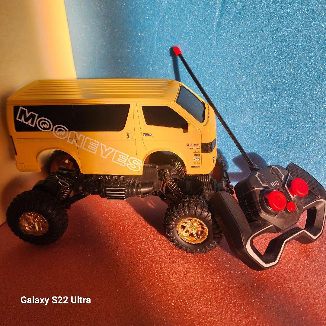 ハイリフト　ハイエースムーンアイズ、モンスタートラック風