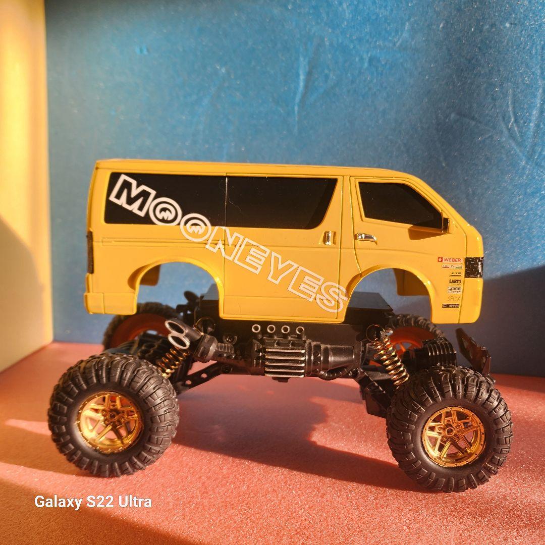 ハイリフト　ハイエースムーンアイズ、モンスタートラック風