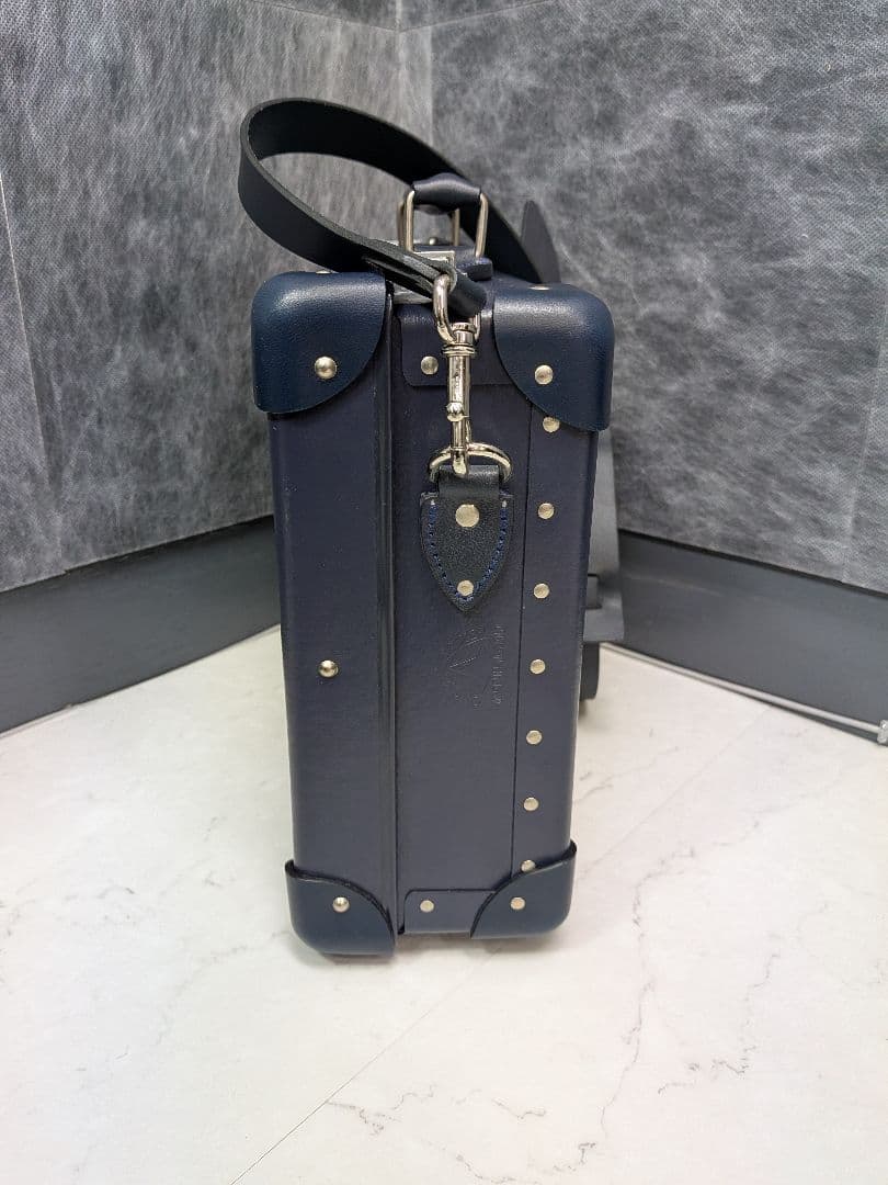 ③グローブトロッター ネイビー スモールアタッシェショルダー