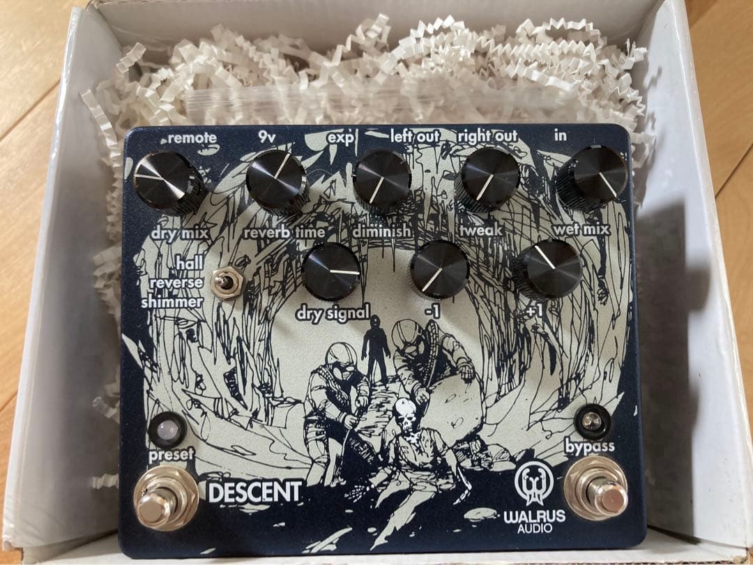 本練りの硯は石では、無いですが墨が良くなじんで墨色に味わいがあります。