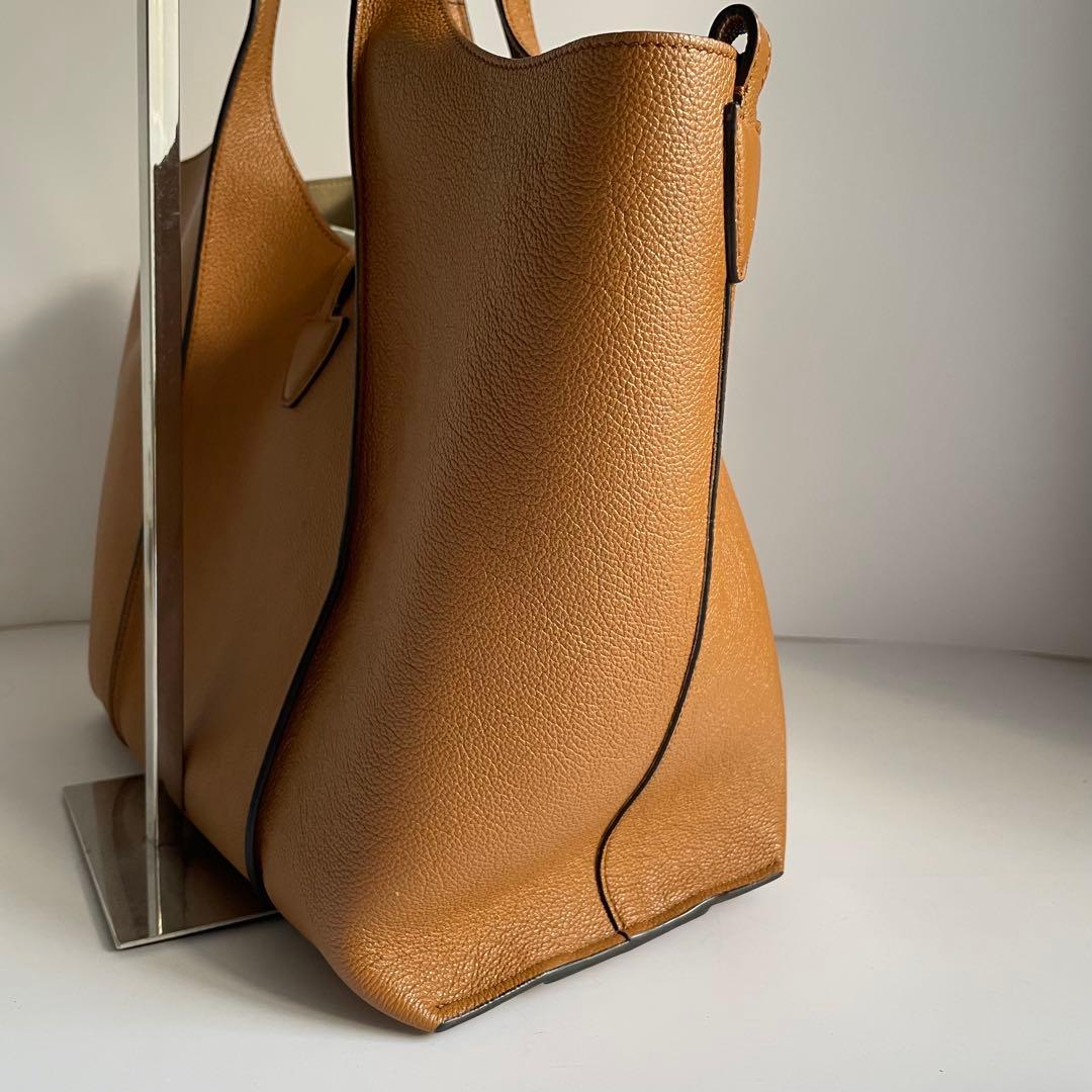 未使用級✨　TOD's タイムレス　トートバッグ　　ブラウン　レザー ロゴ