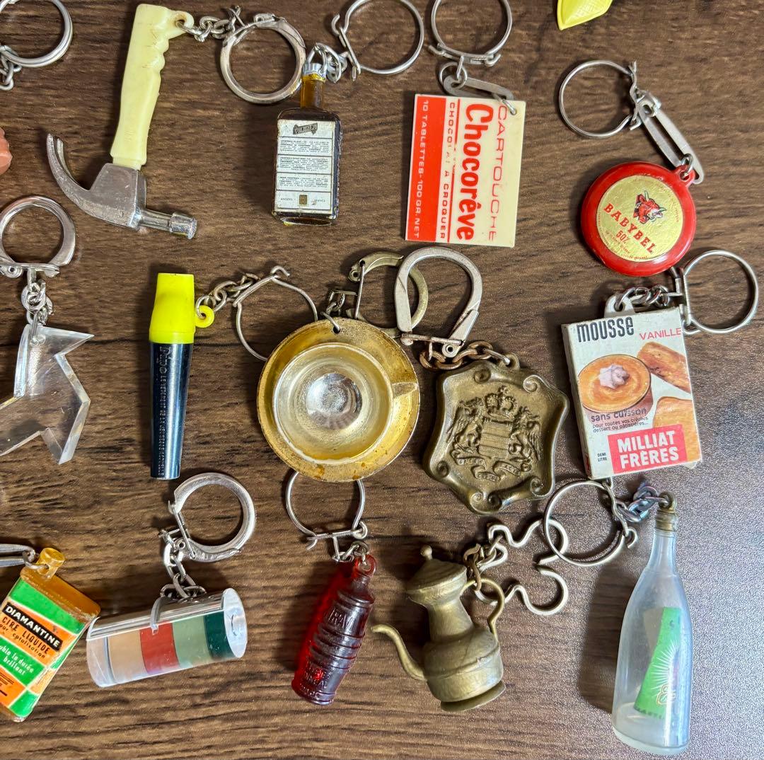 559【お得な50個!】ヴィンテージ フランスフレンチキーホルダー