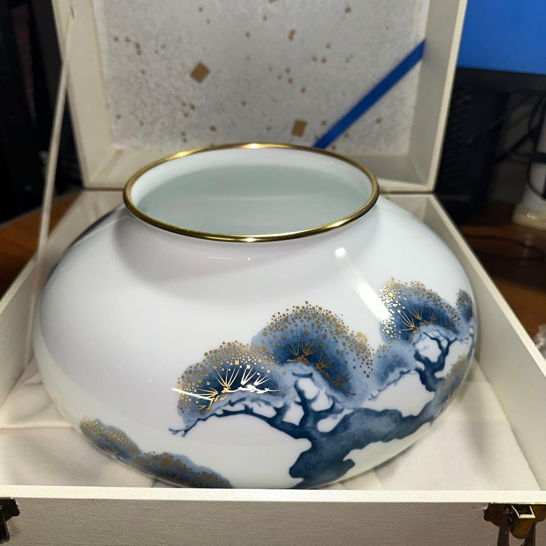 大倉陶園金彩松文花瓶