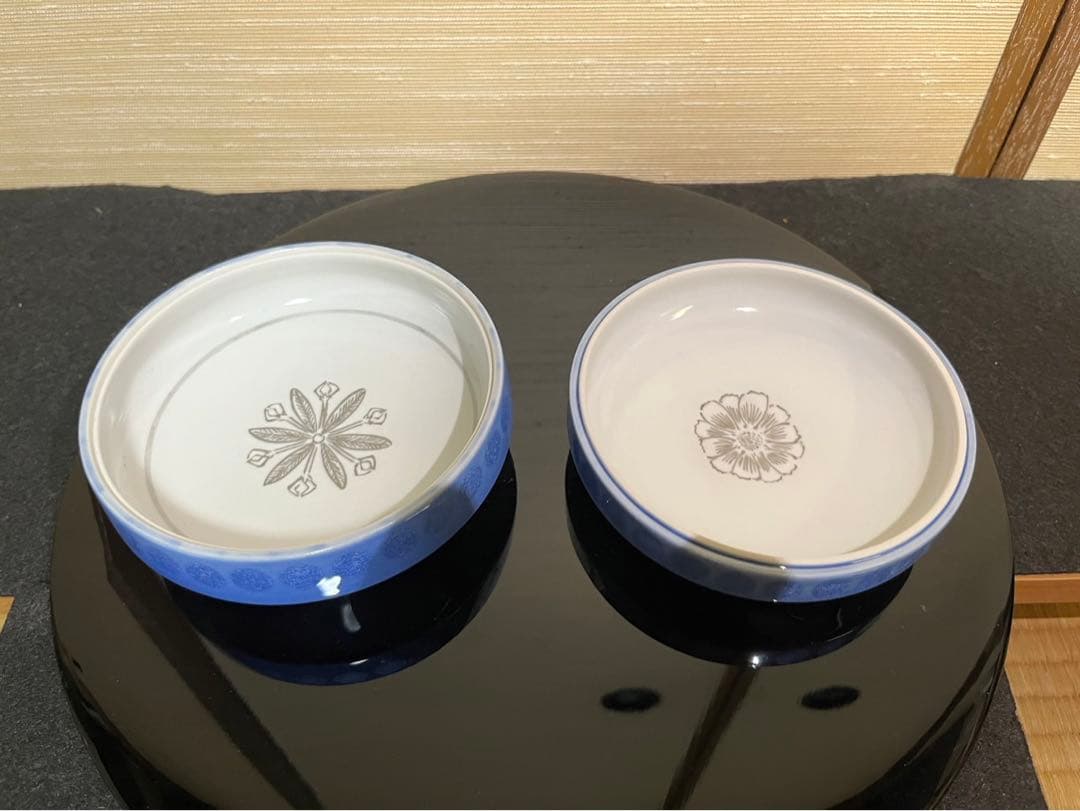 中田一於 淡青釉裏銀彩花文 蓋物 九谷焼 中田一於作 淡青釉裏