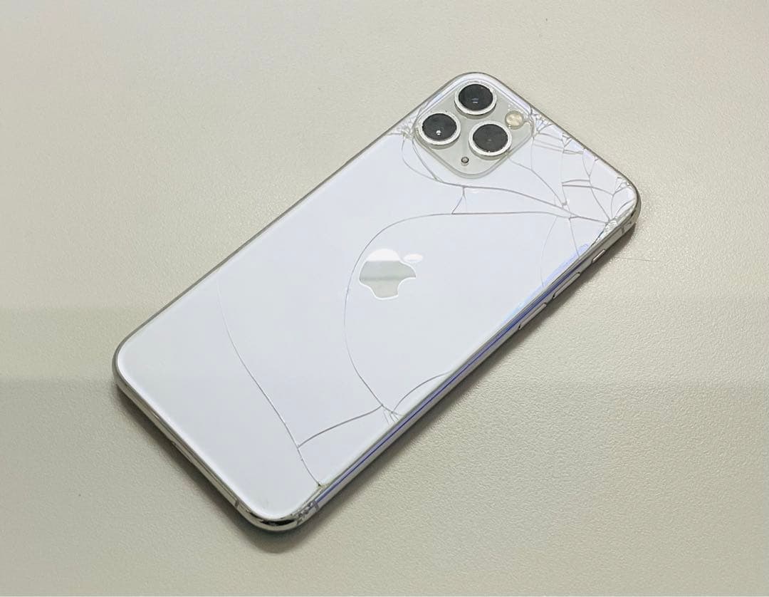 Apple iPhone 11 Proシルバーひび割れありジャンク品 256GBiPhone 11