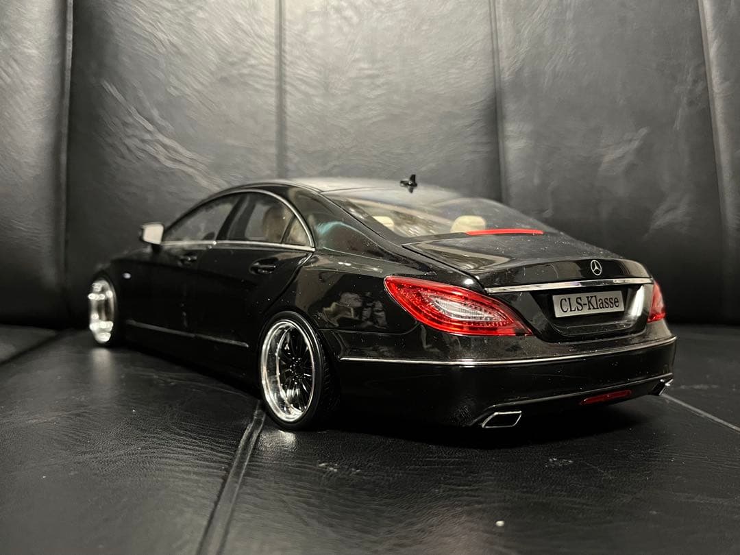 メルセデスベンツ　CLSクラス　1/18