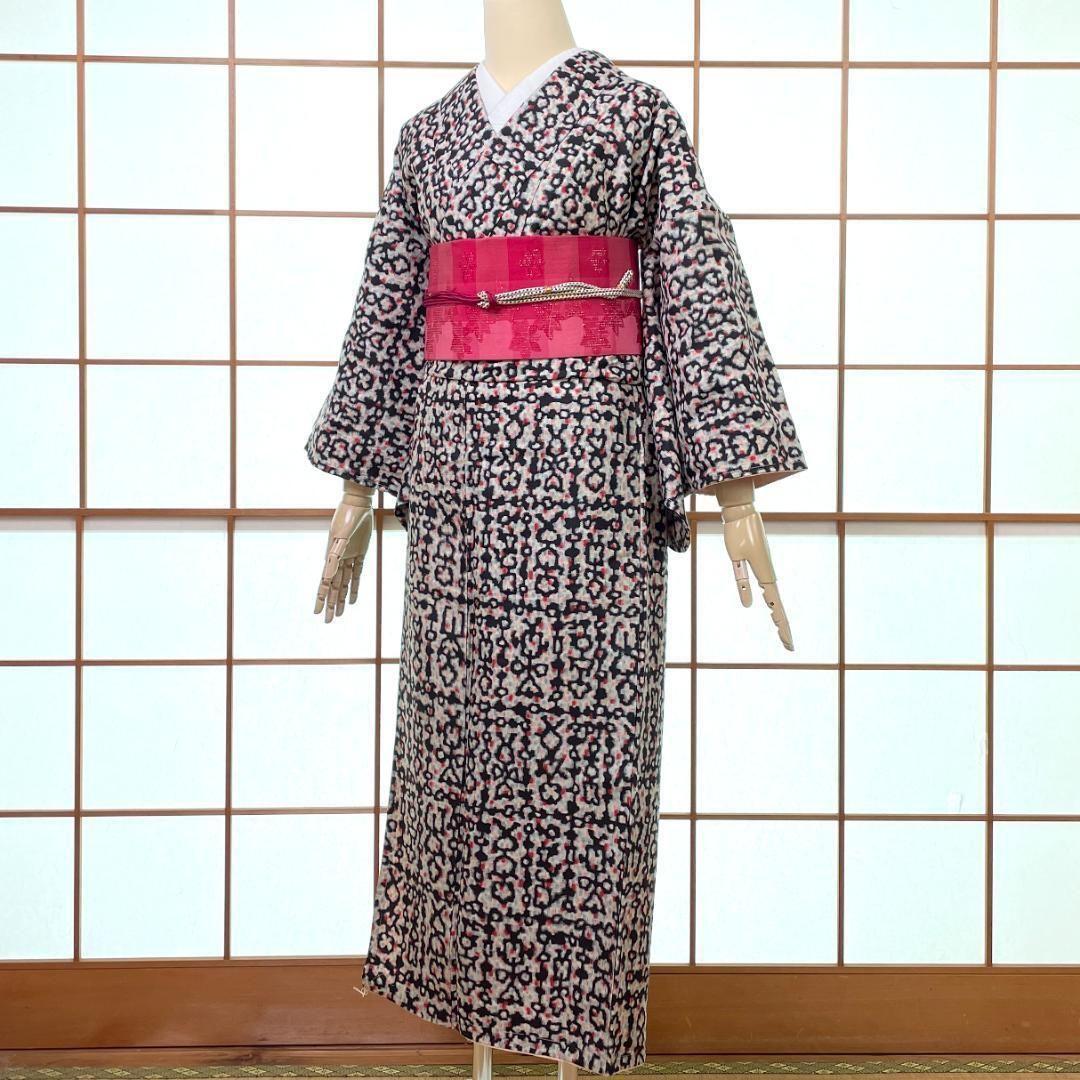 銘仙 着物 正絹 幾何学 花柄 アンティーク着物 グレー系 A-1150 - メルカリ