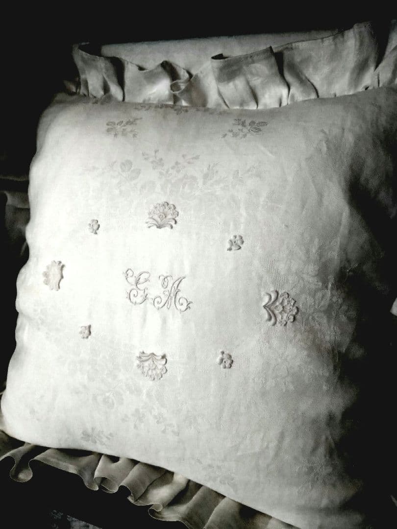 ※抹茶※フランスアンティーク　ダマスク織　ロゴ刺繍　中綿クッション付き