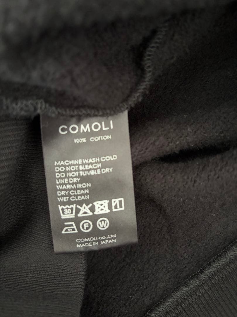 COMOLI ブラック フード付きパーカー