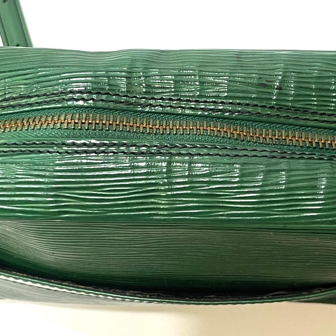 【新春特別価格】Louis Vuitton ルイヴィトン エピ ショルダーバッグ