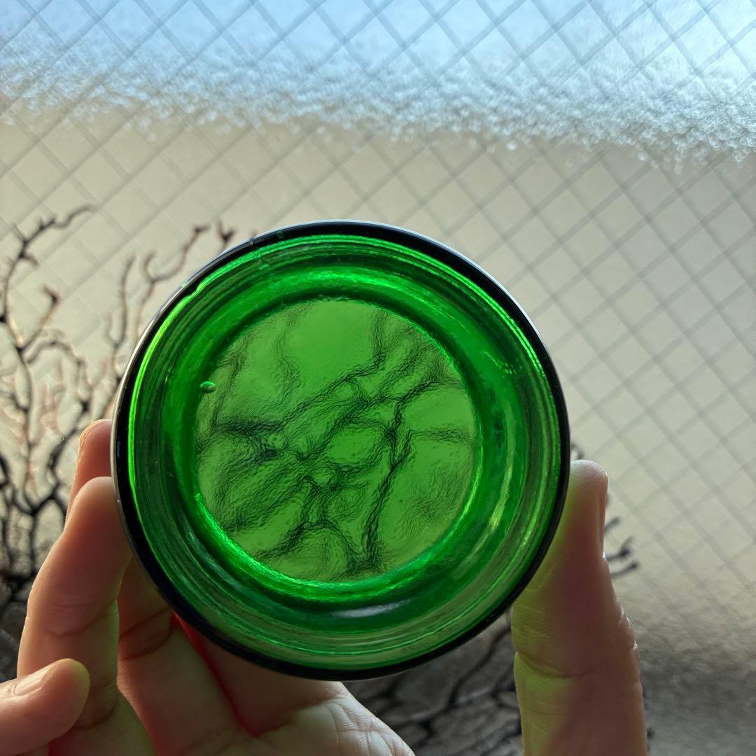 骨董 時代ガラス 吉祥 瓔珞紋プレス 上品 緑色ガラス 極小 飴屋瓶 菓子瓶