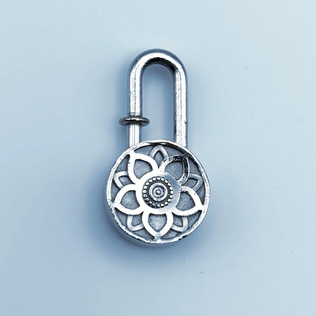 HERMES 2008年 限定 蓮の花 カデナ 保管袋 箱 タグ 付き レア 美品