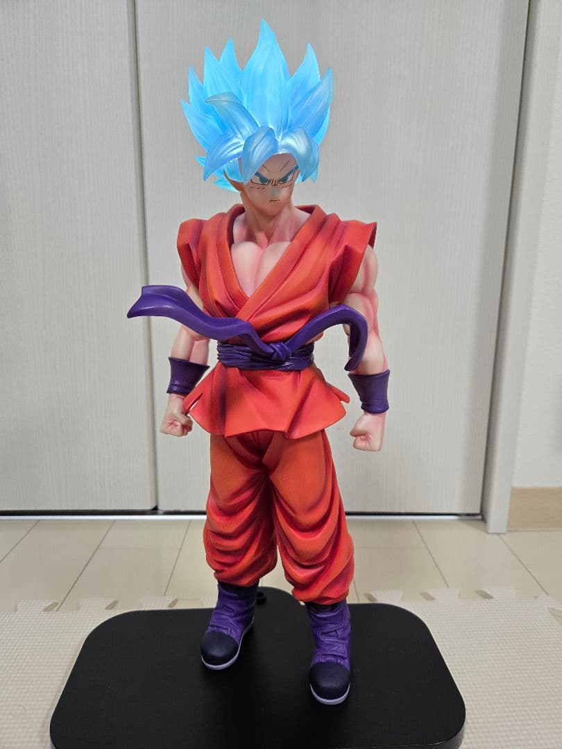 ドラゴンボール　ギガンティックシリーズ　SSGSS 孫悟空　界王拳　フィギュア