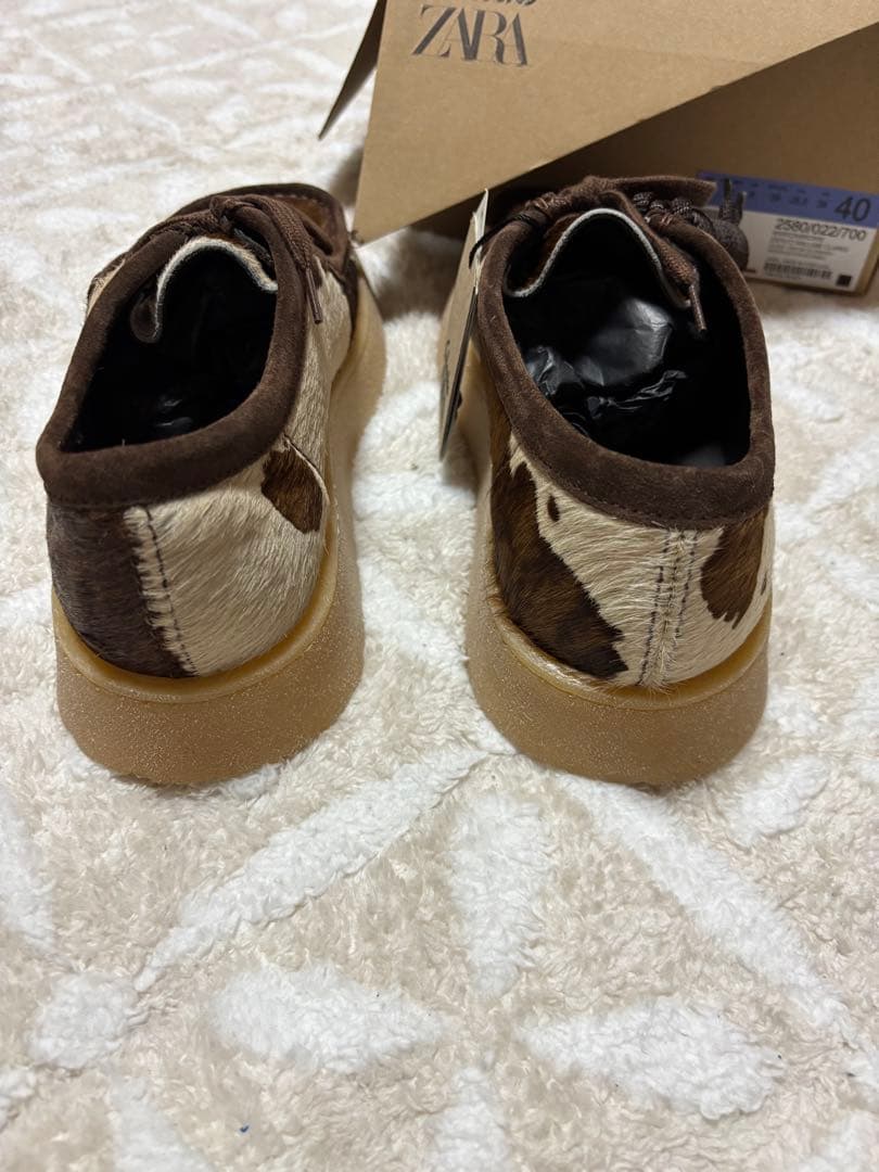 新品未使用タグ付きZARA×クラークスのコラボモカシン サイズ40