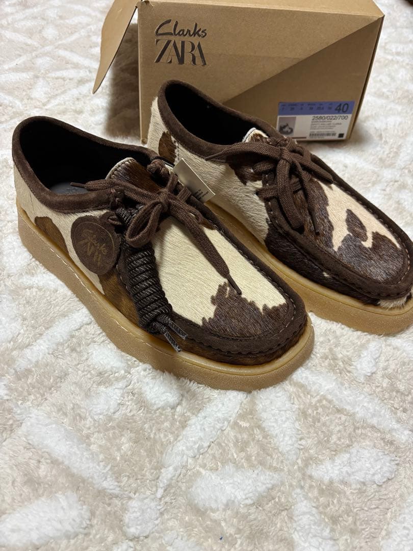新品未使用タグ付きZARA×クラークスのコラボモカシン サイズ40