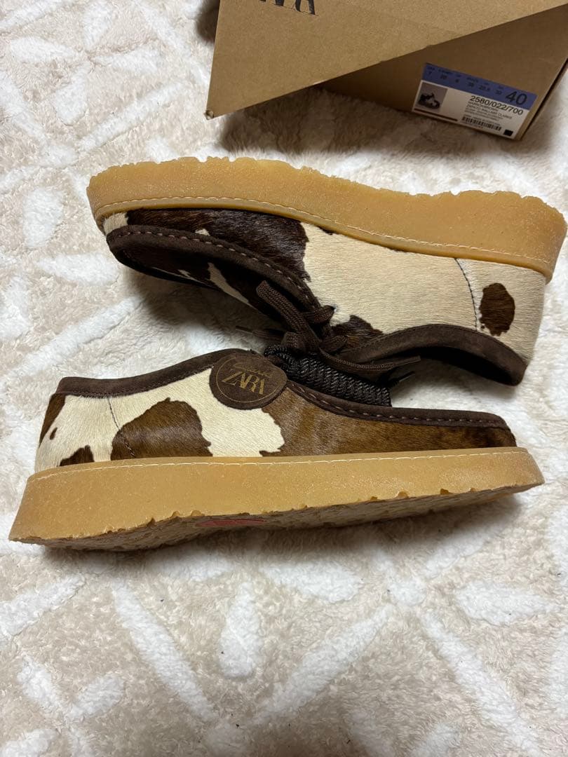 新品未使用タグ付きZARA×クラークスのコラボモカシン サイズ40