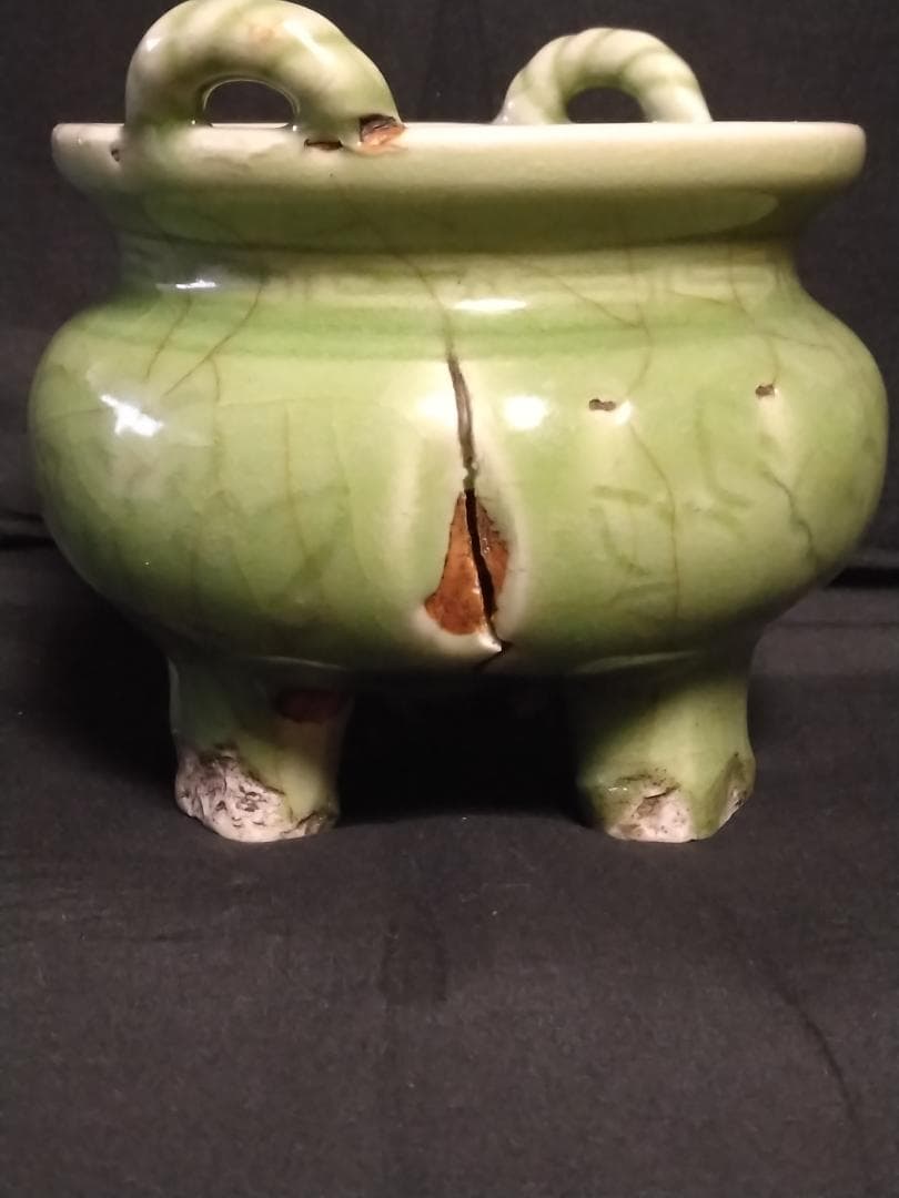 青磁香炉　明時代　釉薬が美しいです　大きな窯キズや足に釉ハギの跡が有ります