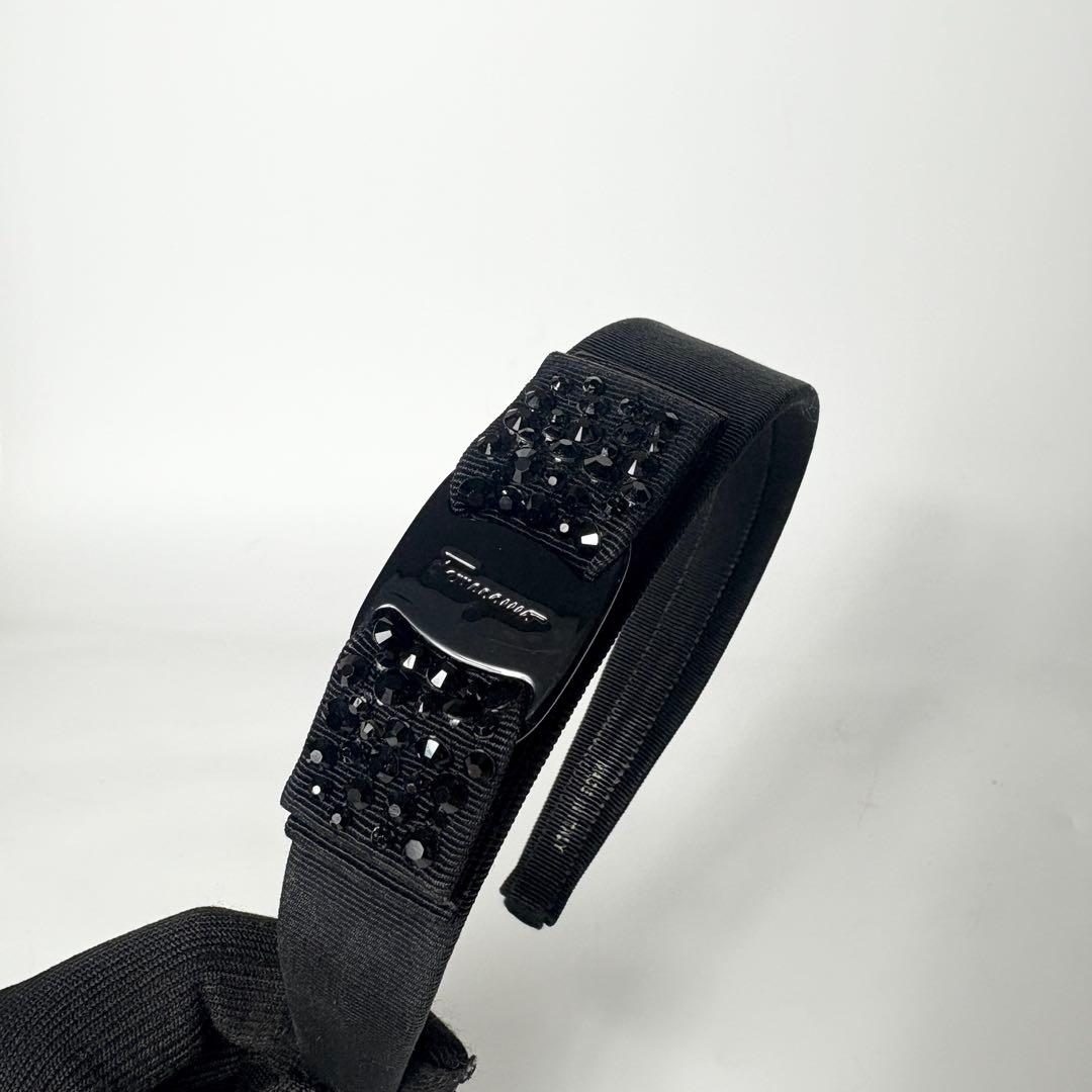 サルヴァトーレフェラガモ　ブラック　ヴァラ　カチューシャラインストーンビジュー.