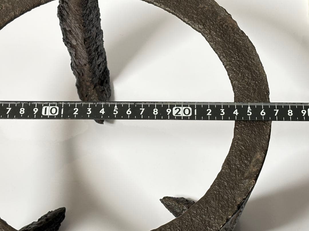 釜師【畠春斎】造 鉄製 笹爪虫喰 五徳 共箱 R811104 - メルカリ