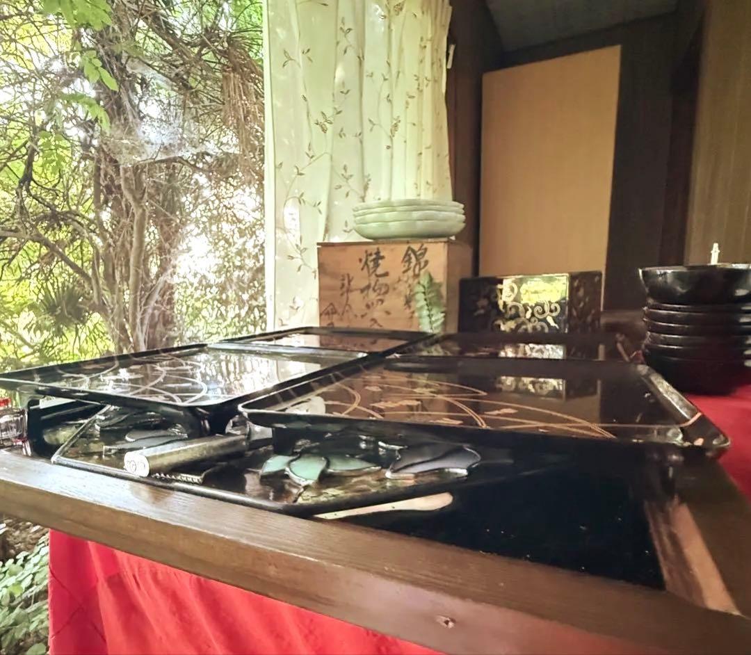 新春特別価格‼️JAPAN蒔絵 『白百合vs黒百合』明治八寸膳 5客