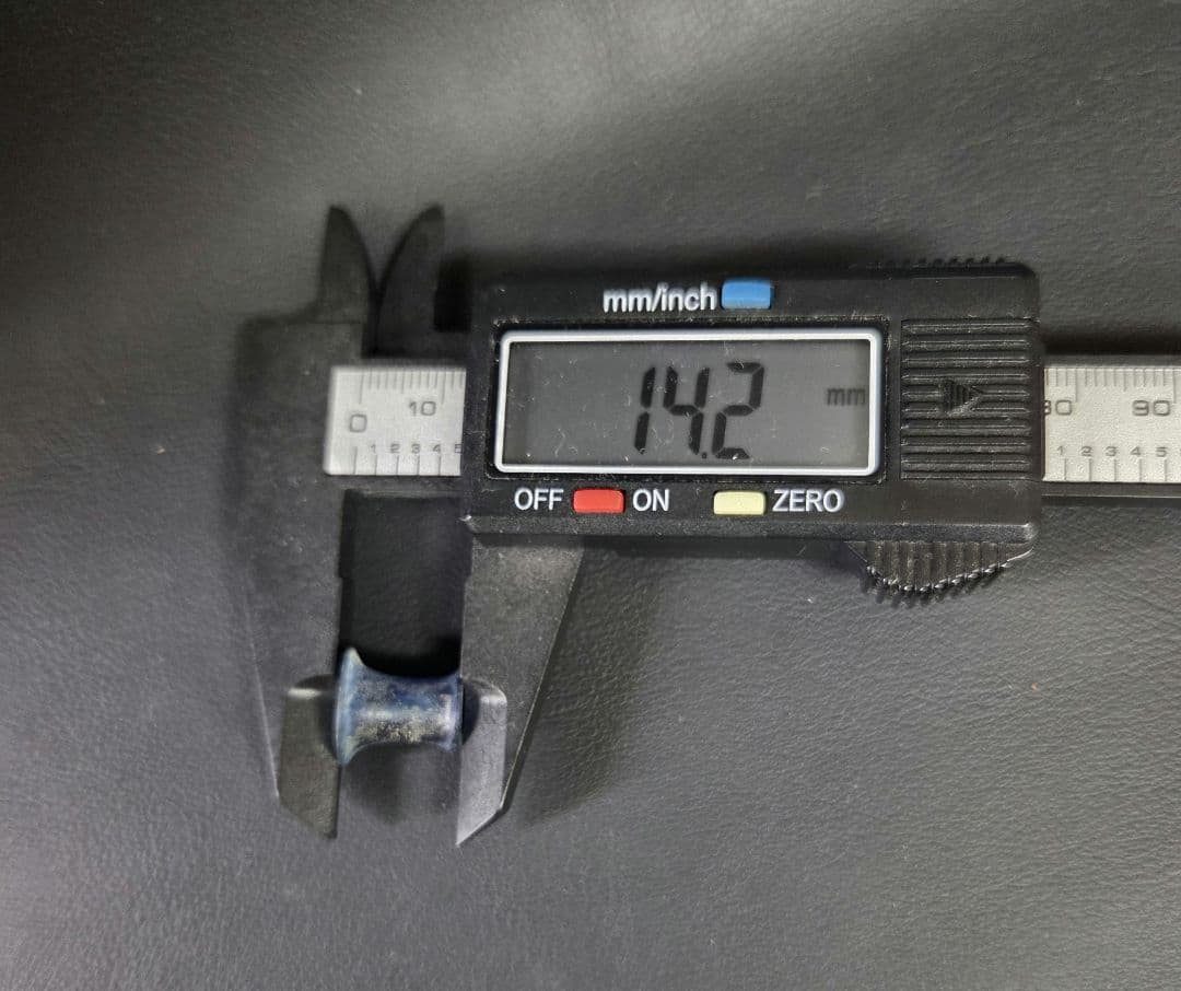 797 とんぼ玉 蜻蛉玉 耳当 じとう 骨董 貴重 珍品 ！