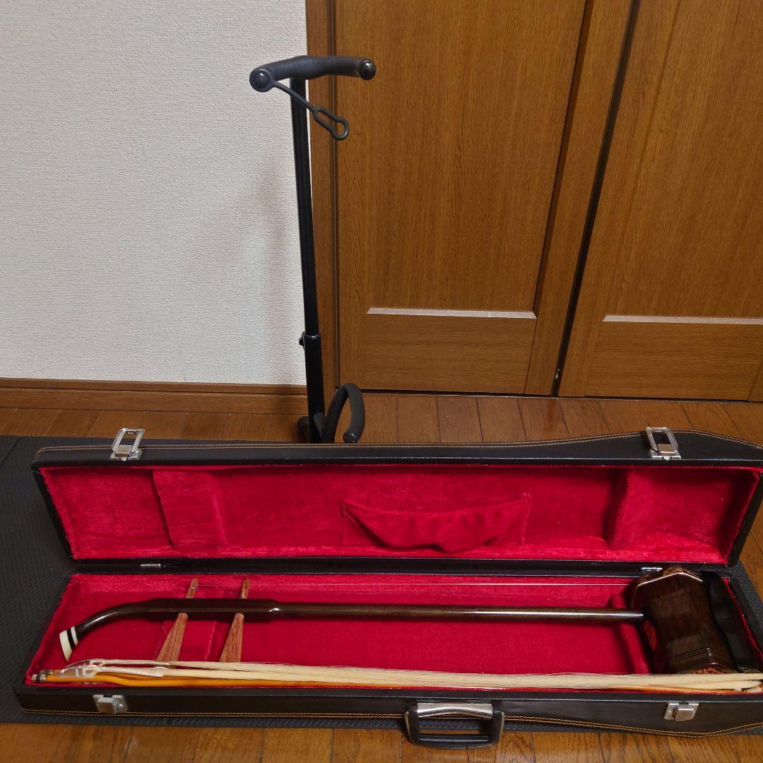 ニ胡 弦楽器 付属品多数　弓３本 中国 彫刻 ケース付き 現状販売