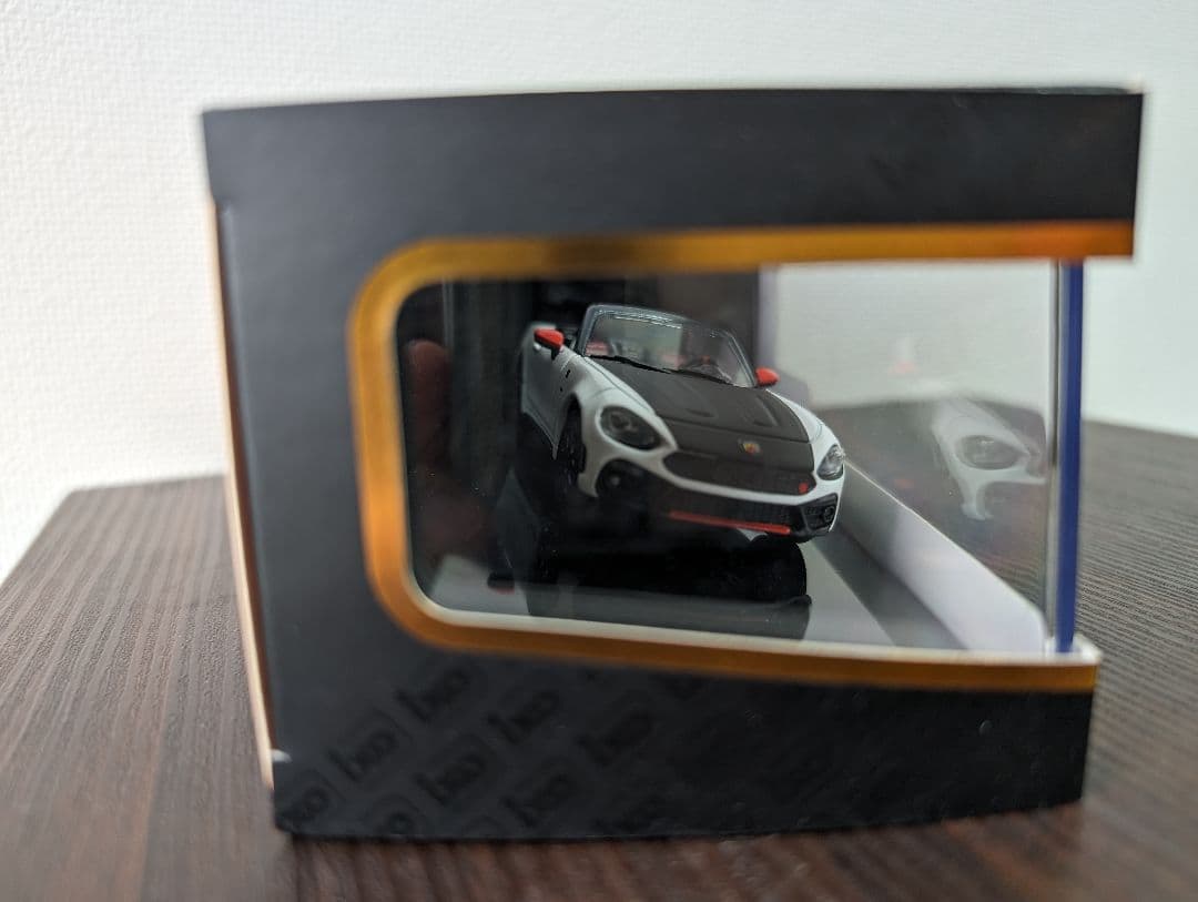 ixo アバルト 124スパイダー 1/43 ミニカー　おまけ トミカ 付き