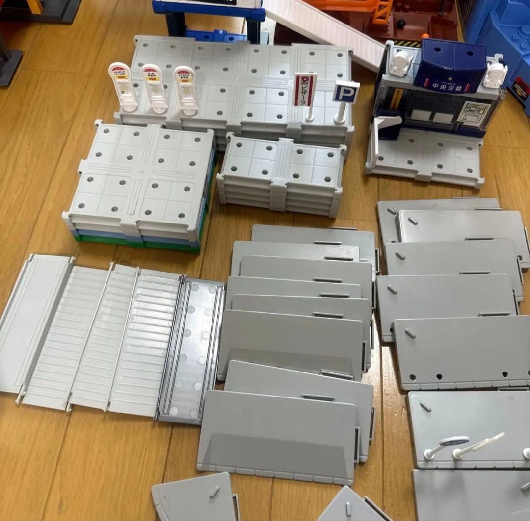 タカラトミー　トミカタウン　トミカワールド　工場　エネオス　駐車場　洗車場　交番