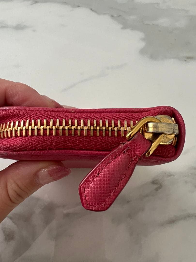 【PRADA】ケース　サフィアーノ