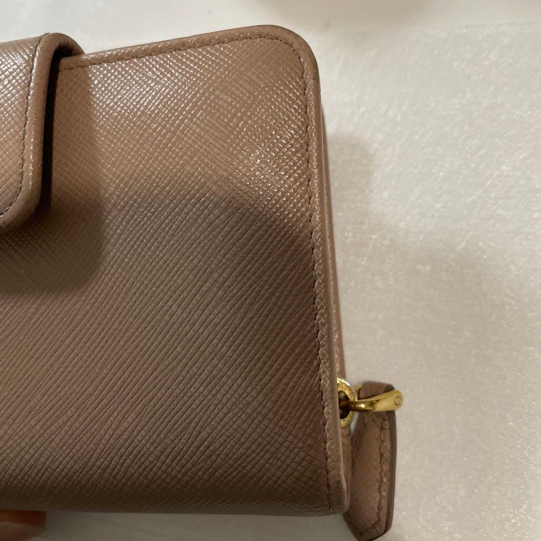 PRADA 二つ折り財布 ベージュ レザー PRADA 二つ折り財布 ベージュ