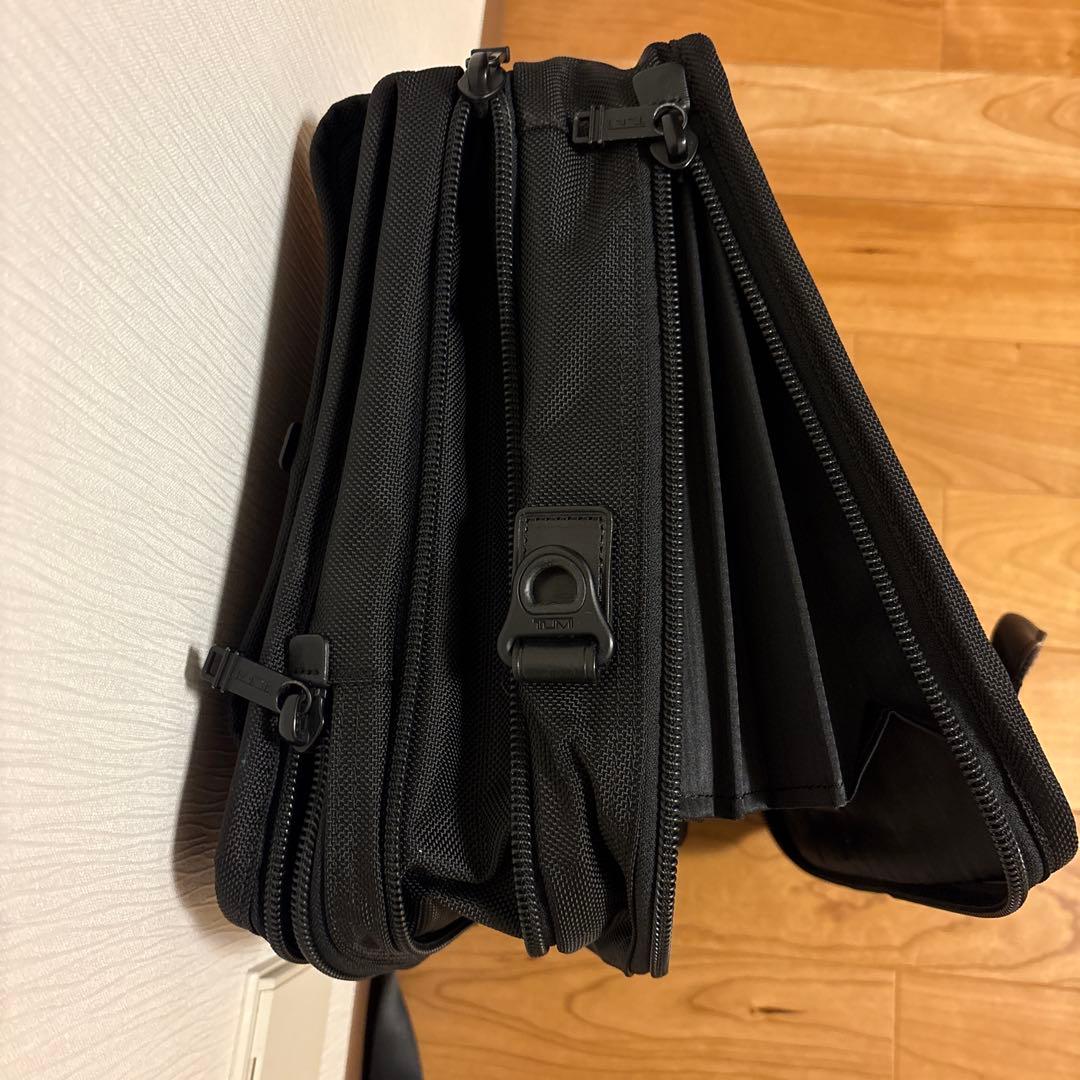 ブラックビジネスバッグ 多ポケット　26141DH