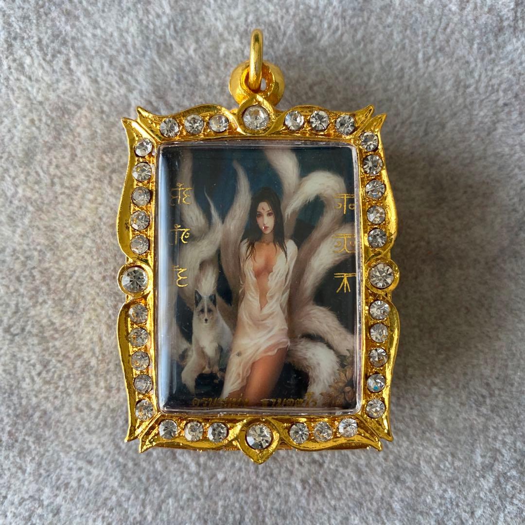 タイ仏 人受けの布 九尾の狐 魅力 人縁 愛情 恋愛人