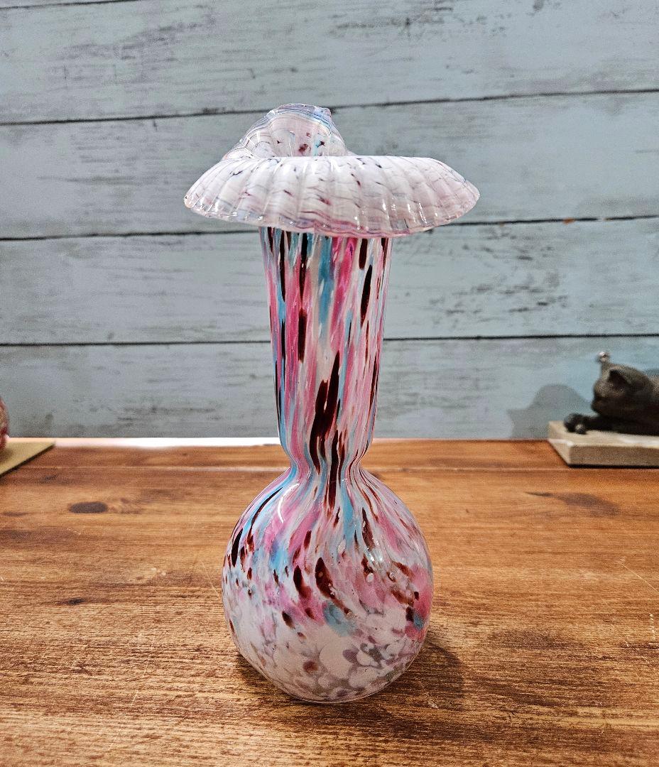 フランスアンティーク オパリンガラス フリルの花瓶 一輪挿し グラス