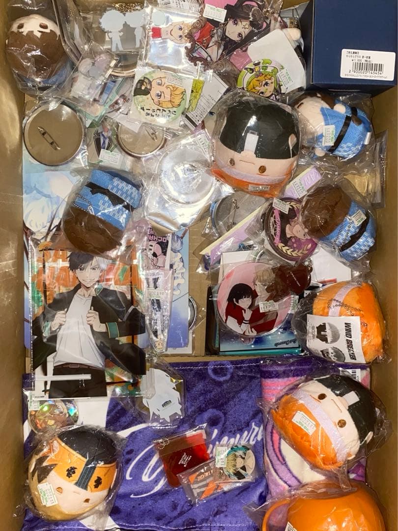 アニメグッズ ノンジャンル大量 缶バッジなど まとめ売り 140サイズ
