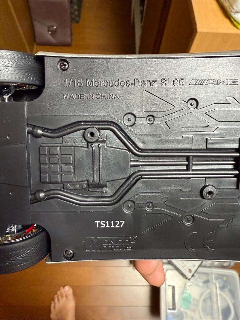 Mercedes-Benz AMG シルバー ミニカー 1/18