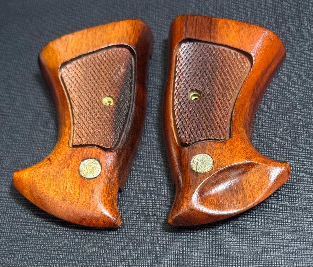 S&W純正 Nフレーム用 実物グリップ ゴンカロ - メルカリ