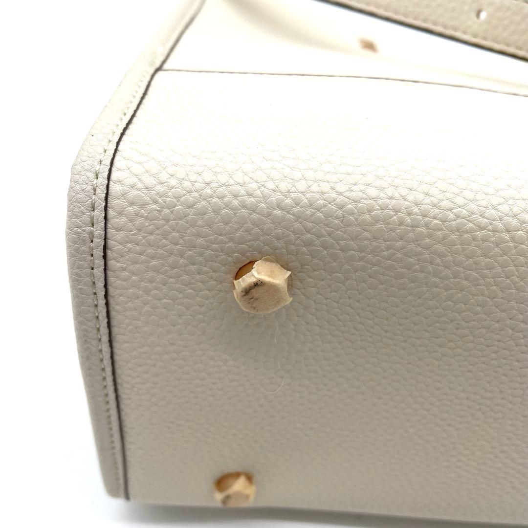 【未使用保管】コーチ　バスキア　2way バッグ　刺繍　ロゴ　レザー　ホワイト