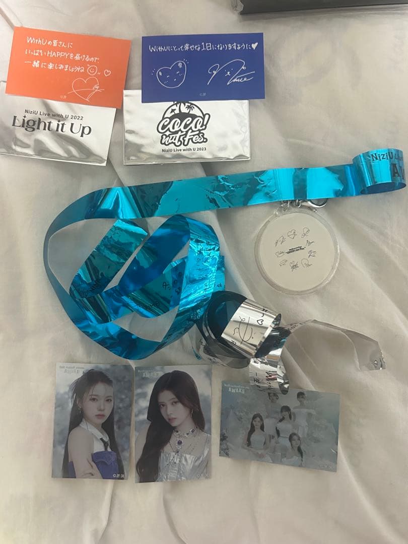 NiziUグッズまとめ売りアヤカ缶バッチANOグッズうちわ銀テ