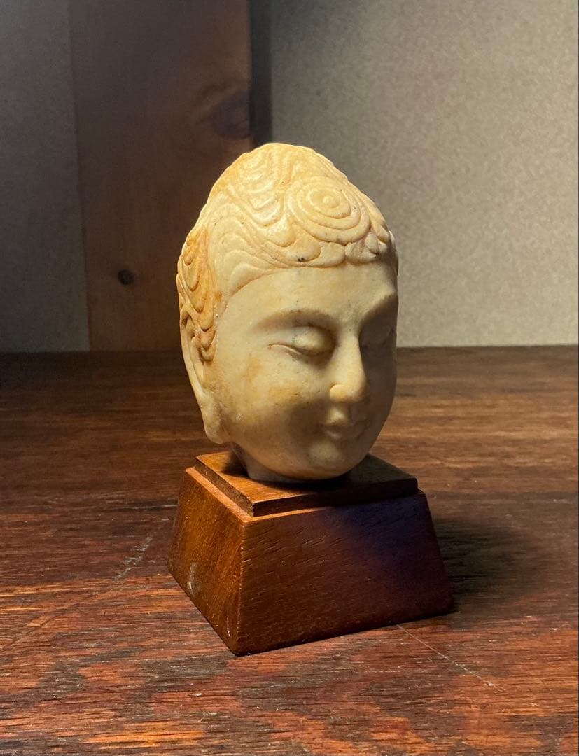仏頭 台付き 高さ約11.6cm 中国石仏