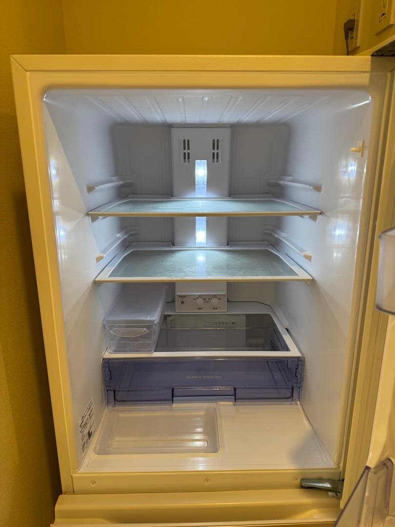 ホワイト冷蔵庫 3段棚付き