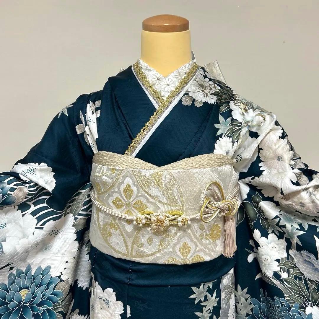 深緑のシックな牡丹と菊に流水の振袖フルセット - メルカリ