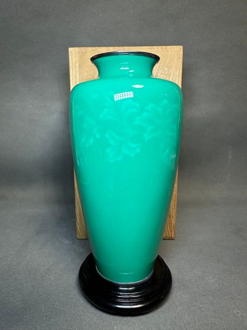 安藤七宝焼花瓶　純銀刻印 翡翠釉 木製台　共箱　アンティーク　コレクション 七宝焼 安藤七宝店 SILVER刻印 翡翠釉 花文 花瓶 共箱 M R8879B