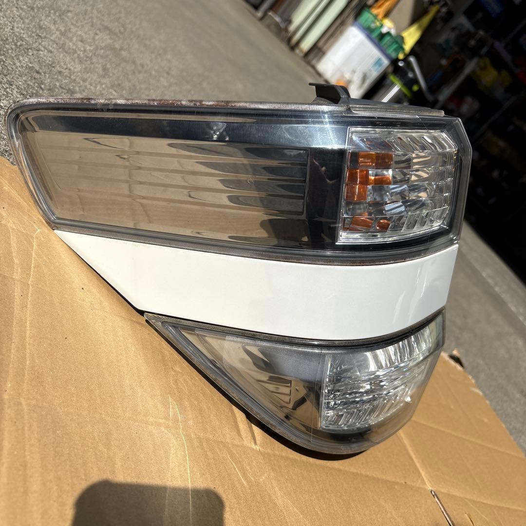 トヨタ20系ヴェルファイア前期 純正テールランプ 左クオーター側 2025